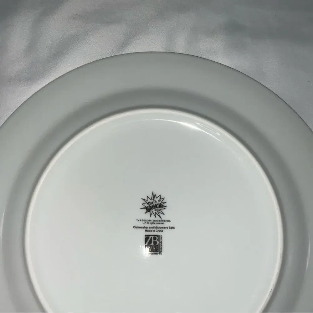NEW ZRIKE DR SEUSS HOW THE GRINCH STOLE CHRISTMAS MAX WHITE DINNER PLATE 10.5”